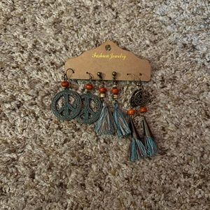 3 pack of dangly earrings